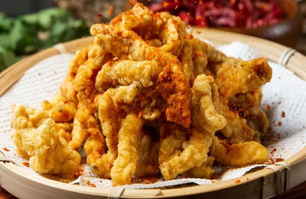 如何做出口感酥脆美味的小酥肉（怎样做小酥肉好吃又简单）