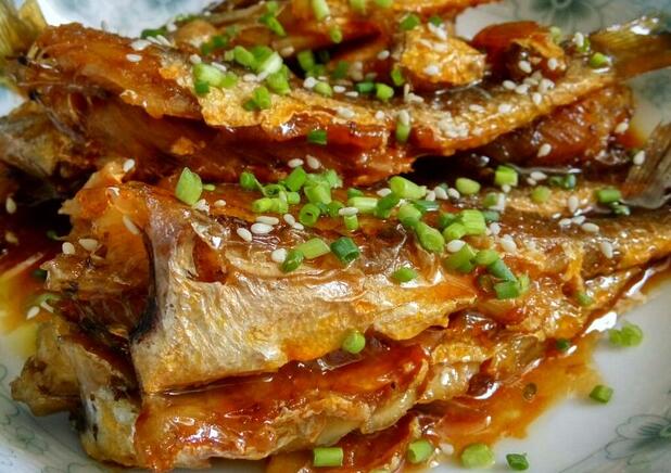 怎样做小黄鱼好吃（选择新鲜的小黄鱼）