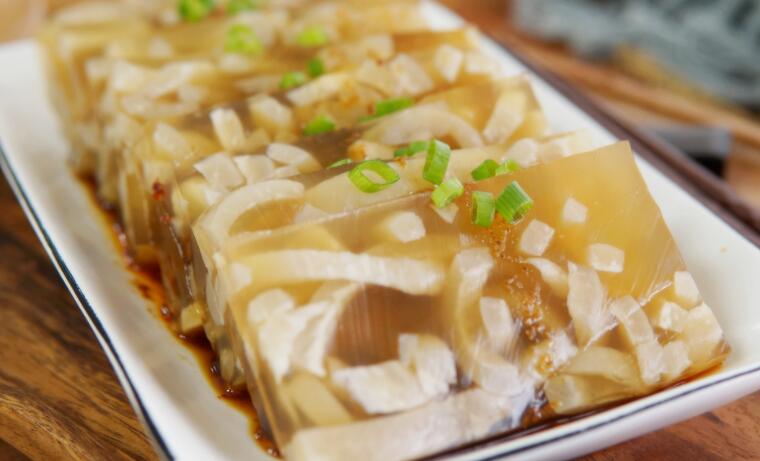怎样做猪皮冻好吃（猪皮冻是一道非常受欢迎的中式食品）
