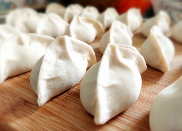 如何制作美味可口的羊肉馅饺子（怎样做羊肉炖萝卜好吃）