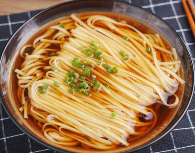 怎样做阳春面好吃（阳春面是经典的广式快餐）