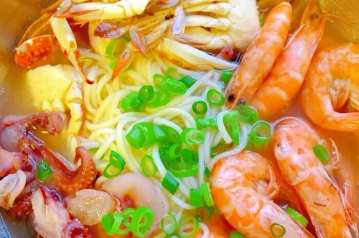 最好吃的海鲜面的做法（海鲜面是一道让人垂涎欲滴的美食）