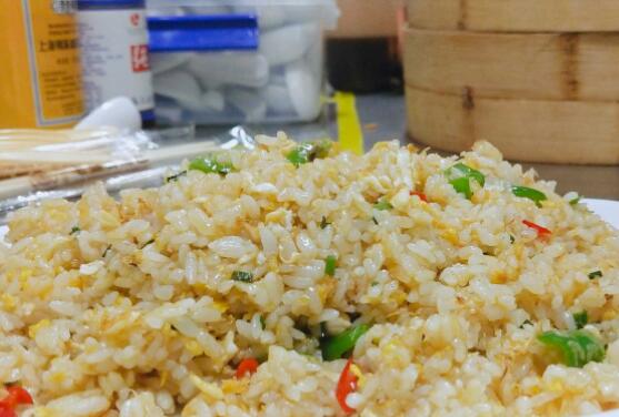 最好吃的炒饭做法（如何制作最好吃的炒饭）