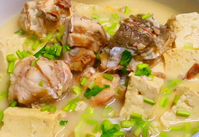 最好吃的豆腐炖鱼（家庭豆腐炖鱼做法）