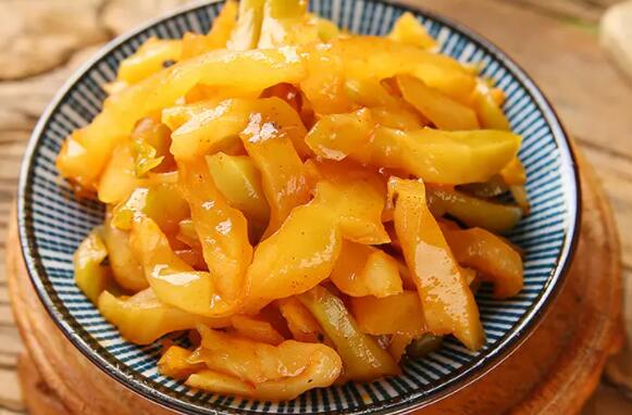 榨菜片怎么炒好吃（榨菜片是一种吃起来很有嚼劲的食材）