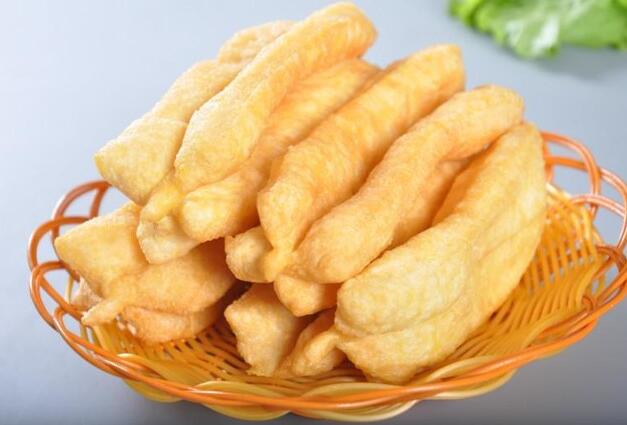 如何制作家庭版的炸油条（家庭版的炸油条怎么做好吃）