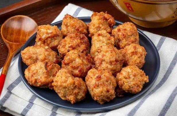 炸肉丸子怎么做好吃窍门（一道很简单却很美味的家常菜）