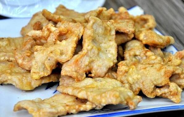 炸肉片怎么做好吃（炸肉片是一道热门的中式家常菜）