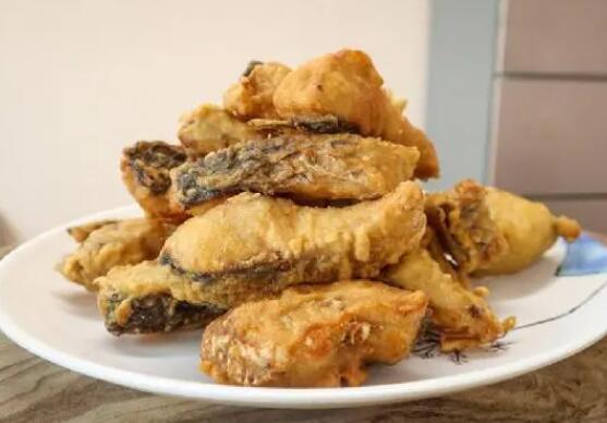 炸鱼块怎么炸的又酥又脆又好吃 炸鱼块的烹饪与服务