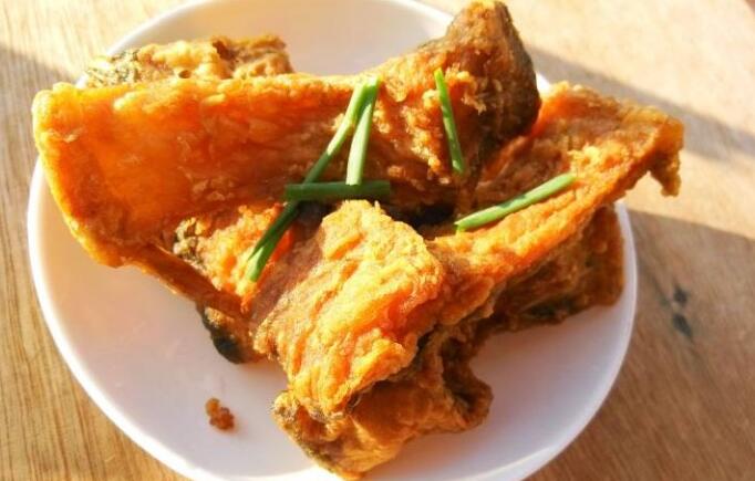 炸鱼怎么做酥脆好吃（炸鱼怎么做好吃又简单家常的）