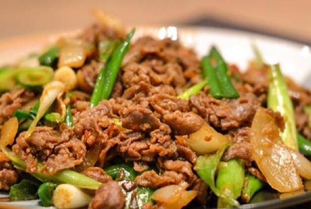 煮熟的羊肉怎么炒好吃（介绍几种羊肉炒菜）