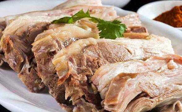 煮羊肉怎么煮好吃（煮羊肉是许多中国人喜欢的一种做法）