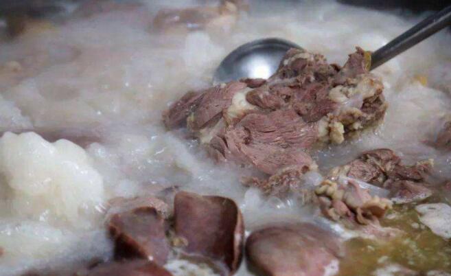 如何烹饪美味的清水煮羊肉（清水煮羊肉放什么调料好吃）
