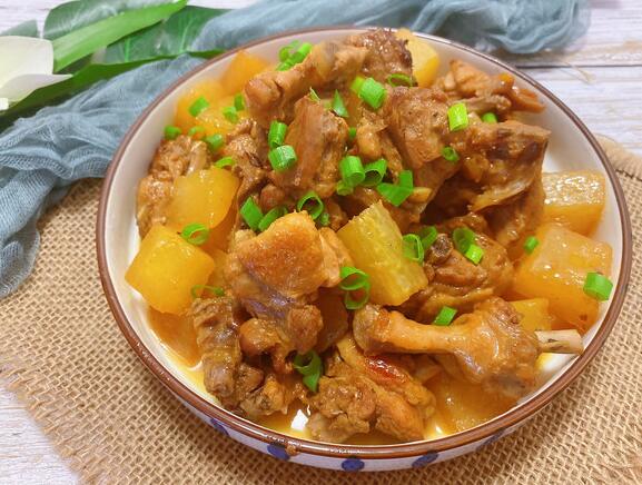 煮鸭子怎么煮好吃（萝卜煮鸭子怎么煮好吃）