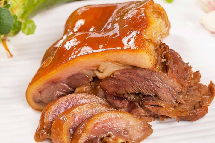 猪哪个部位的肉好吃（美味可口的猪头肉）