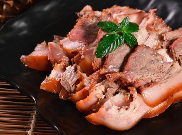 猪头肉怎么做好吃不腻（猪头肉配什么菜一起炒）