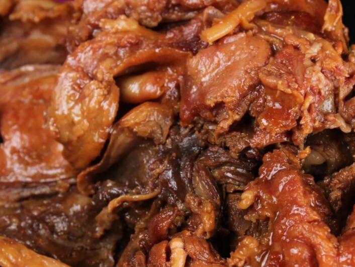 猪头肉炖什么好吃（猪头肉炖啥好吃）