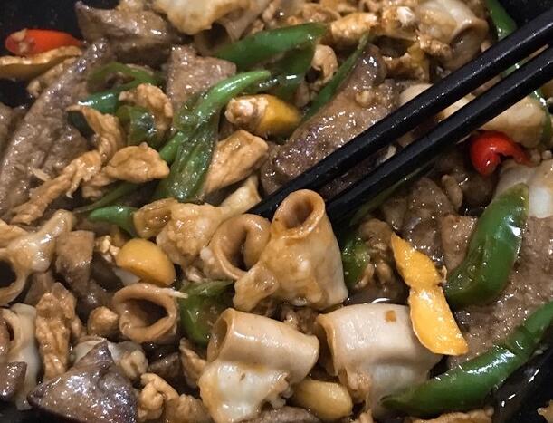 猪粉肠怎么炒好吃（如何处理猪粉肠）