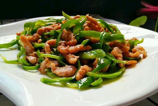 猪肉丝炒什么好吃（猪肉丝作为一道常见的家常菜）