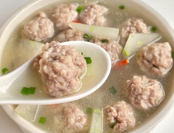 猪肉丸子配什么菜好吃（猪肉丸子和什么菜搭配好吃）