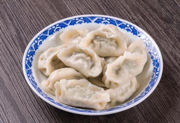 猪肉和什么包饺子好吃（猪肉最佳搭配蔬菜包饺子）
