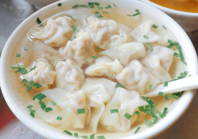 猪肉和什么包馄饨好吃（猪肉馄饨放什么配菜）