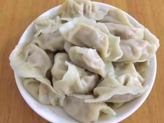 猪肉大葱饺子馅怎么调好吃（猪肉大葱饺子馅的做法）