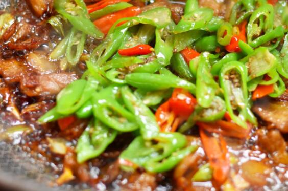 猪肉怎么炒好吃又嫩（出嫩滑入味的家常小炒肉）