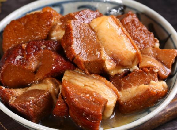 猪肉怎么炖好吃不腻（猪肉怎么炖才又嫩又松软）