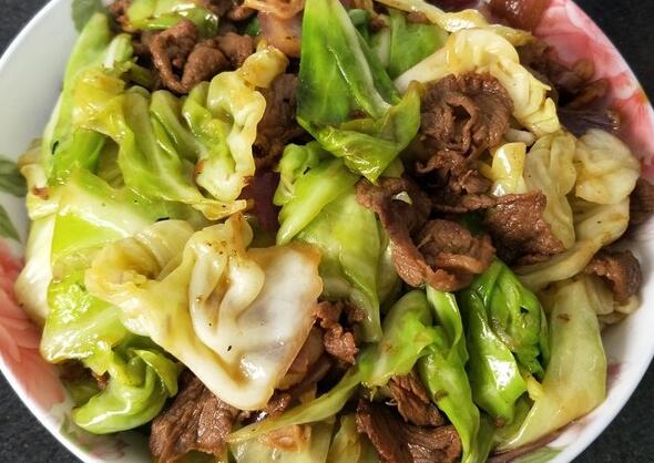 猪肉炒什么菜好吃简单又好看（猪肉炒菜是一道常见的家常菜）