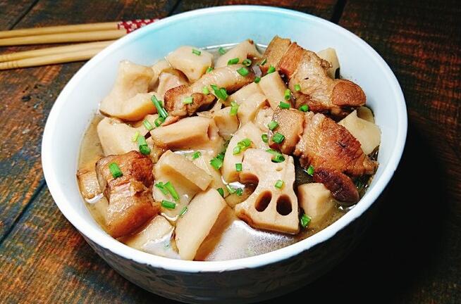 猪肉炒莲藕怎么炒好吃（猪肉炒藕片的做法）