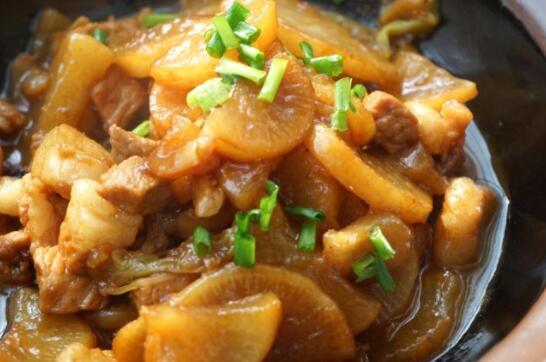 猪肉炖萝卜怎么做好吃（简易版猪肉炖萝卜的制作方法）