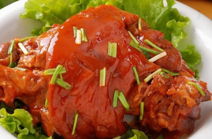 猪肉肘子怎么做好吃（介绍几种制作猪肉肘子的方法）