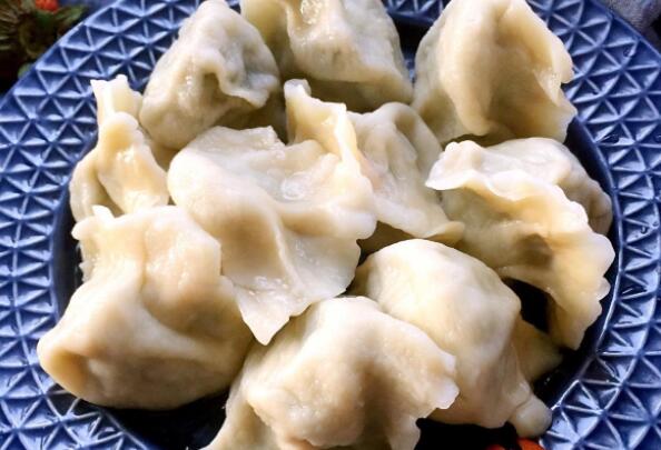 猪肉芹菜馅怎么调好吃（猪肉芹菜馅调味时注意什么）