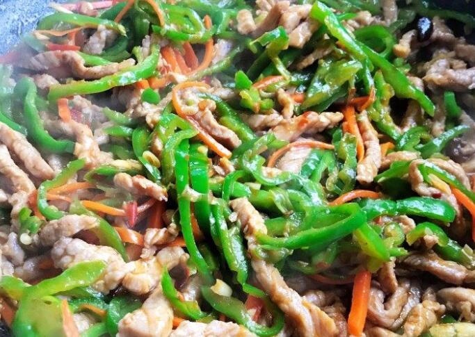 猪肉配什么菜炒好吃（如何搭配猪肉炒菜）