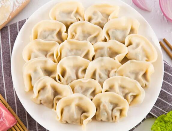 猪肉韭菜饺子馅怎么做好吃(猪肉韭菜馅饺子做法)