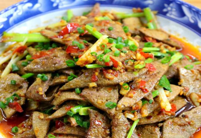 猪肝和什么一起炒好吃（猪肝的选择与处理）