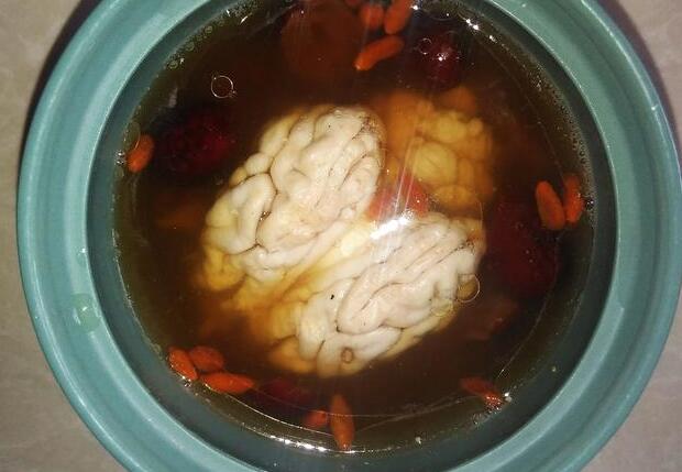猪脑子怎么做好吃（猪脑是肉食家庭最常见的内脏之一）