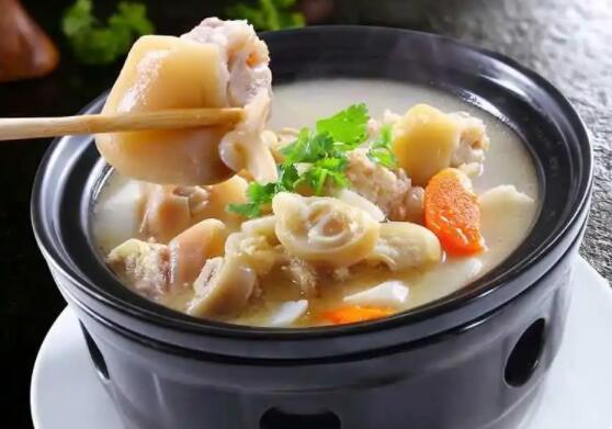 猪脚炖山药怎么做好吃（猪脚炖山药的制作方法）