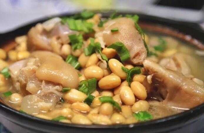 猪脚肉炖什么好吃（猪脚肉煮什么好吃）