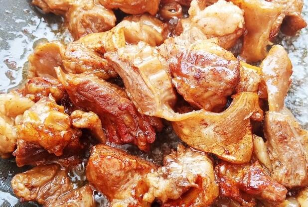 猪腩肉怎么做好吃（猪腩肉和五花肉的区别）