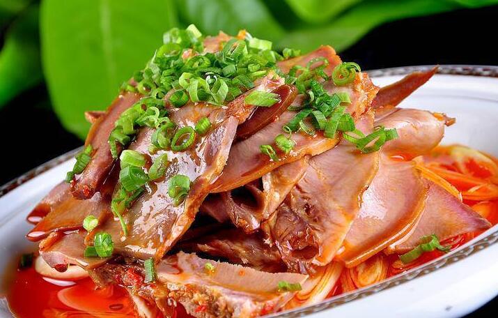 猪舌头和什么炒好吃（如何用猪舌头炒出美味的菜肴）