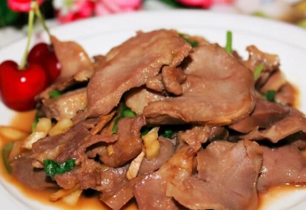 猪舌头家常怎么炒好吃（分享一个简单的炒猪舌头的食谱）
