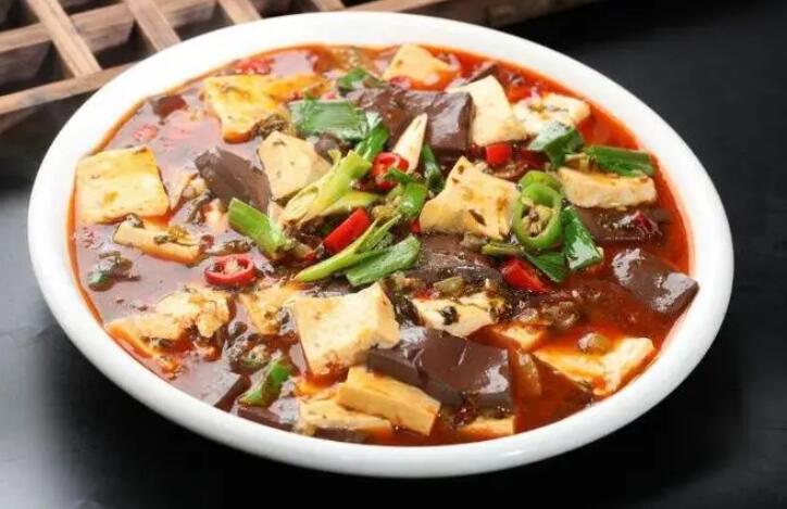 豆腐猪血汤怎么做好吃 豆腐炖猪血最简单的做法