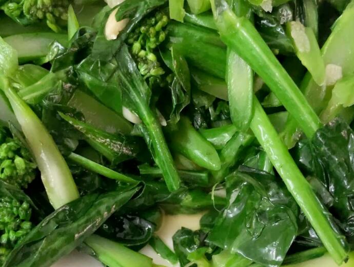 产后吃什么青菜有营养（产后多吃什么青菜）