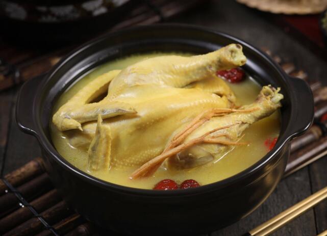 产后鸡汤怎么炖最营养（产后炖鸡汤的做法）