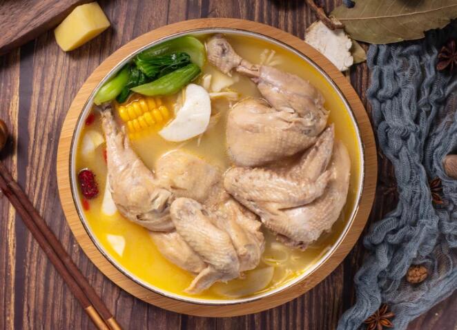 哺乳期每天需要的营养（哺乳期每天的营养食谱）