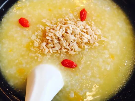 宝宝发烧期间营养食谱（帮助宝宝更快恢复健康）