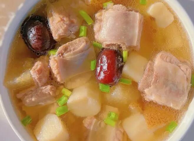 宝宝排骨汤怎么做有营养（宝宝吃的排骨汤可以放些什么）