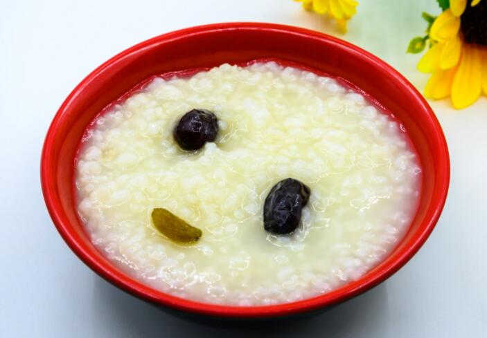 大米粥配什么比较营养（该如何搭配食用）